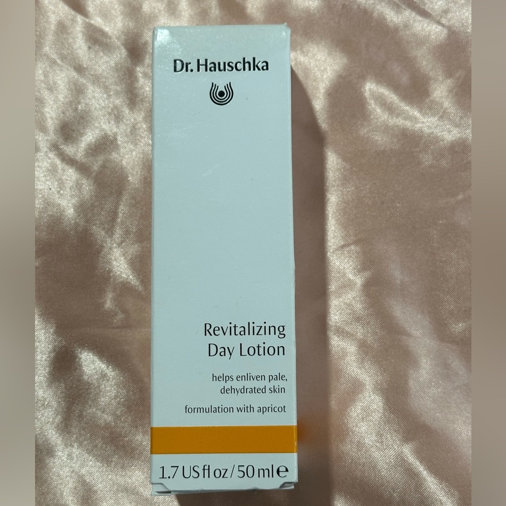 Revitalizing Day Lotion - Picture 2 of 6